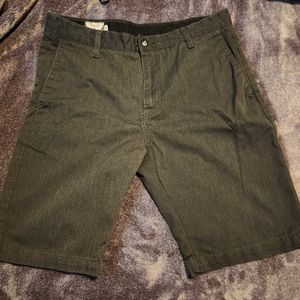 VOLCOM Men's size 32 shorts
